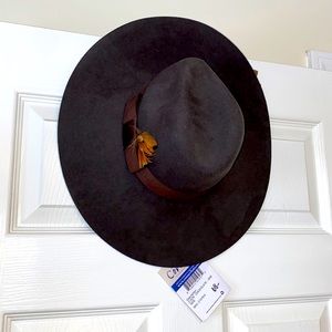 NWT Conner Handmade Hat Raw Edge Hat from Cruelty Free Wool. Australia.